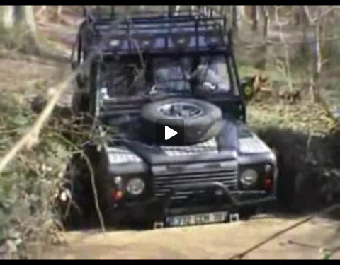 Land Rover Defender 4x4 Spustit video